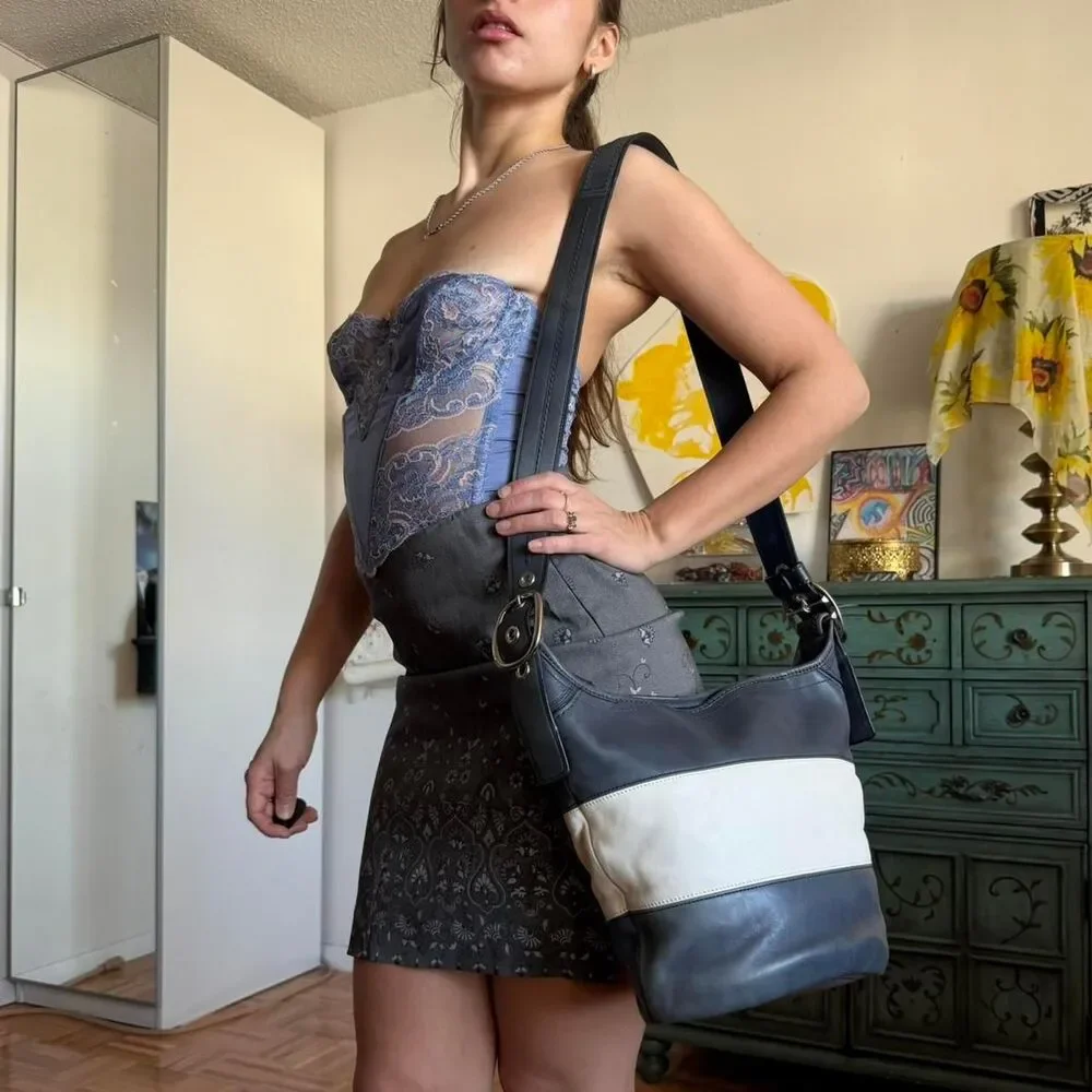 Y2K Coach Limited Edition Rugby Duffel Handbag – Navy / Ivory - Picture 5 of 8